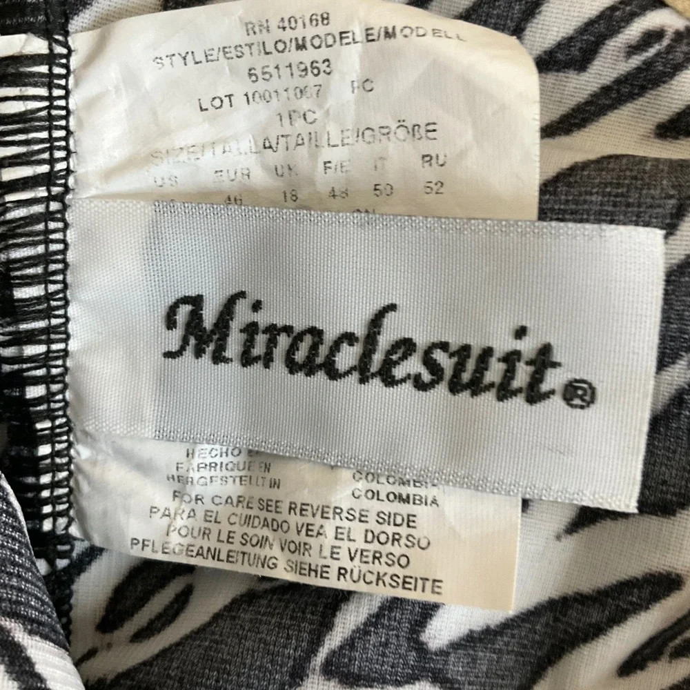 Miraclesuit One Piece Swimsuit Womens 16 Black White Geometric Surplice Ruched